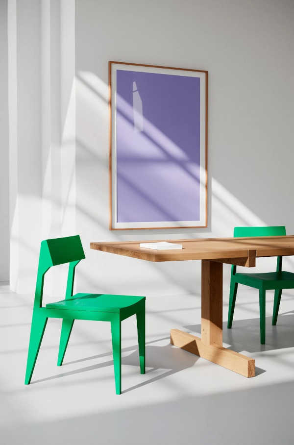 OUT Schultz chair en Richter Table Objecte Unserer Tage